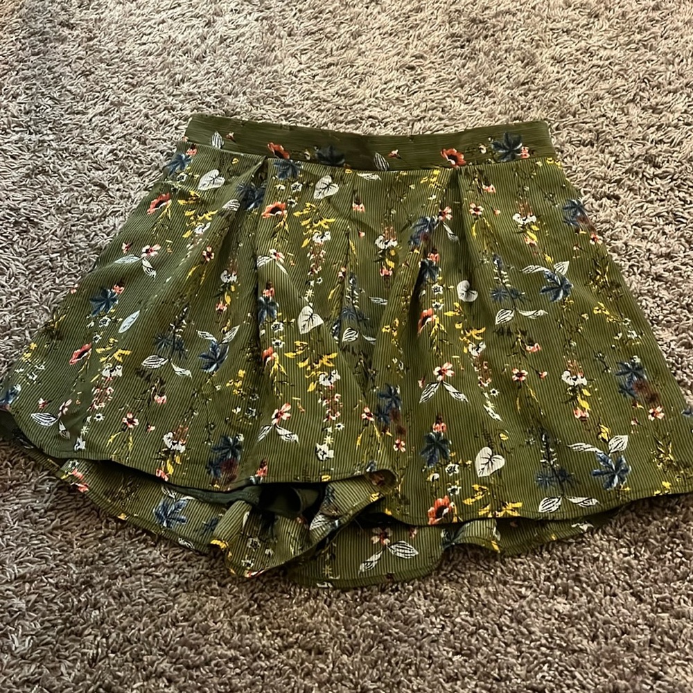 Flowy floral shorts